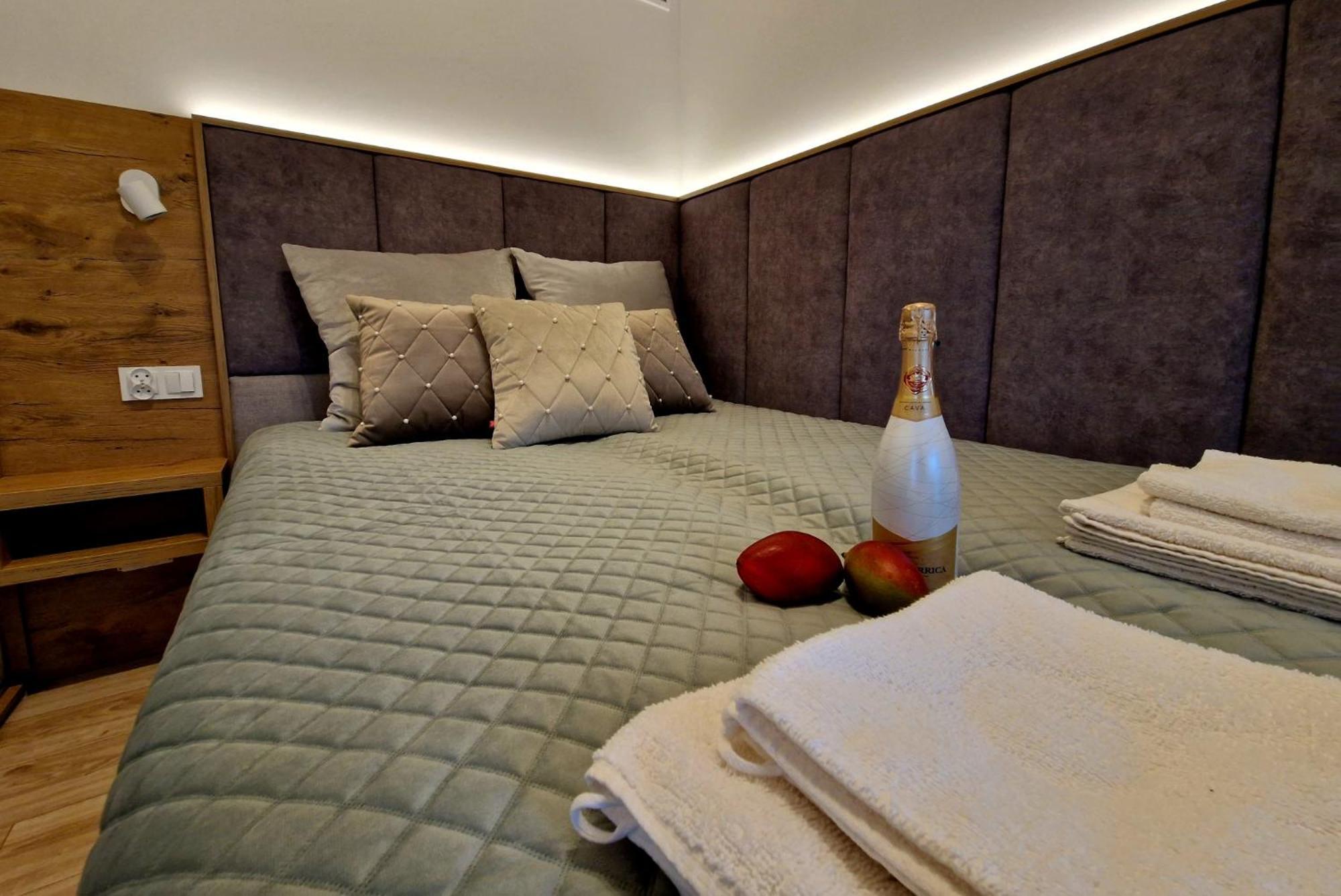 Nowe Domki Deluxe Z Widokiem Na Zatoke Z Basenem I Sauna Oslonino Dış mekan fotoğraf
