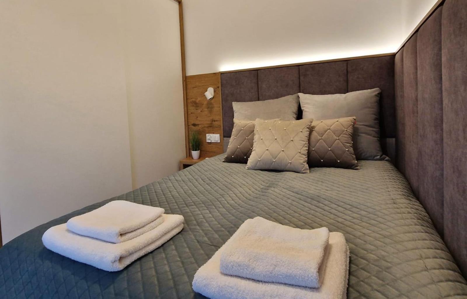 Nowe Domki Deluxe Z Widokiem Na Zatoke Z Basenem I Sauna Oslonino Dış mekan fotoğraf